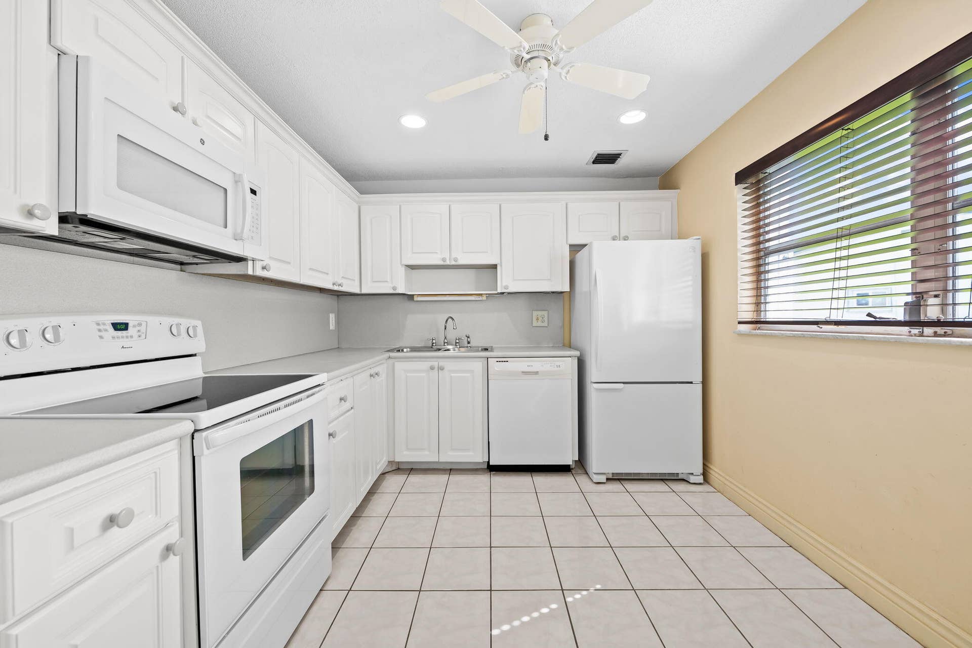 8711 NW 10TH Street, #D101, Plantation, FL 33322 9-web-or-mls-DSC_9117