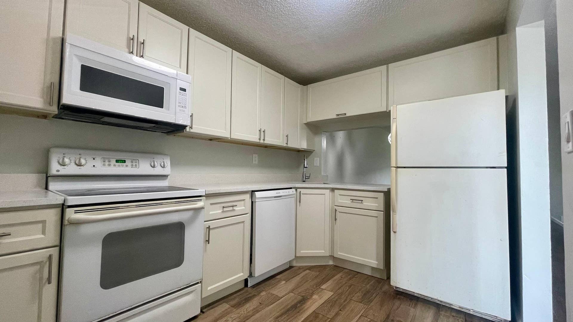 1801 NW 75TH Avenue, #211, Plantation, Plantation, FL 33313 1801- Kitchen 3
