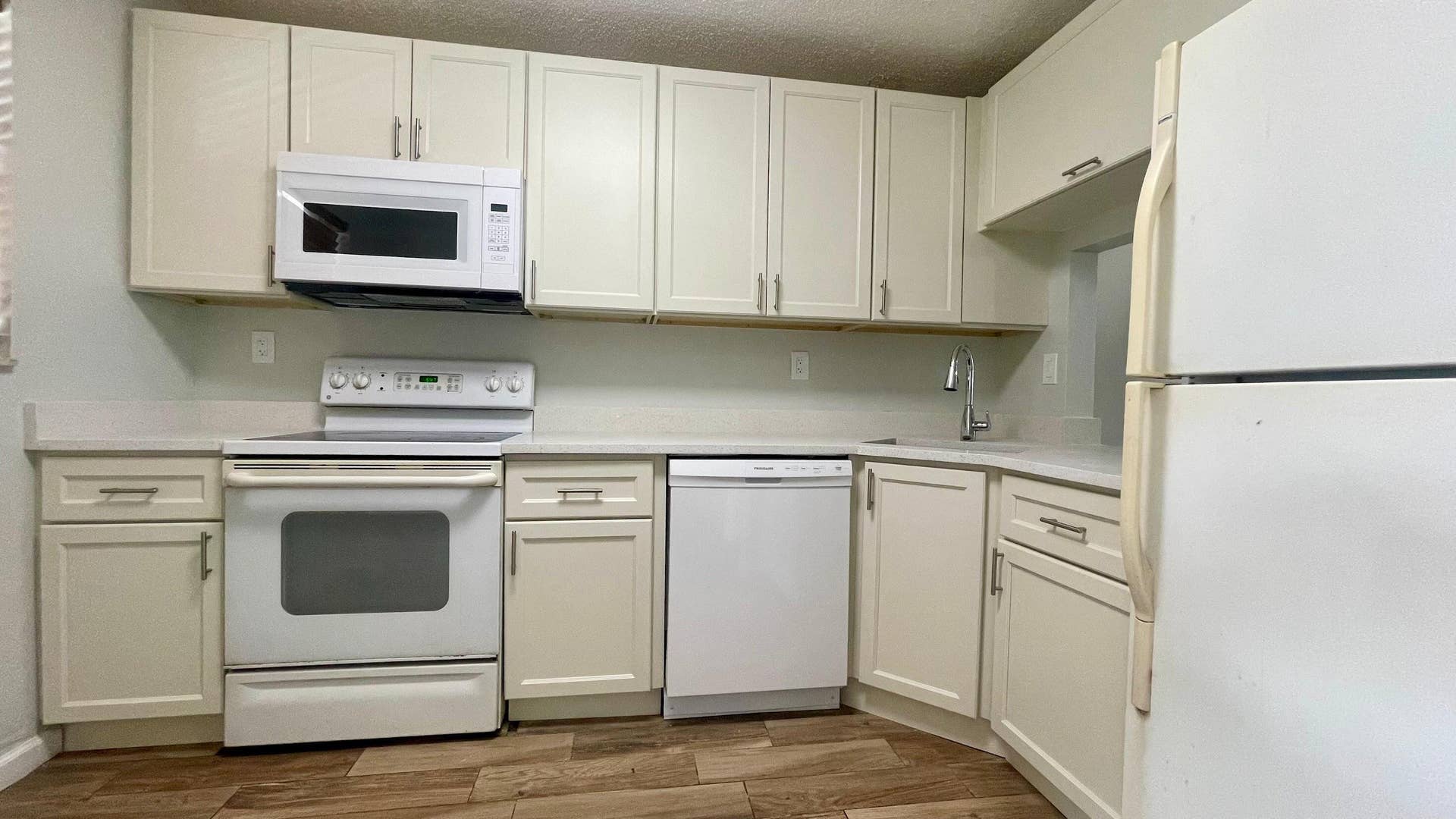 1801 NW 75TH Avenue, #211, Plantation, Plantation, FL 33313 1801- Kitchen 5