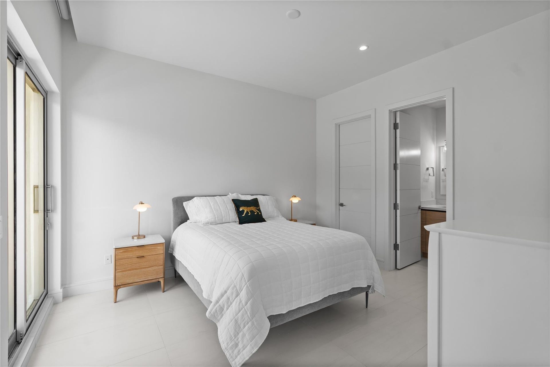 221 Shore Court, Lauderdale By The Sea, FL 33308 2nd Ensuite