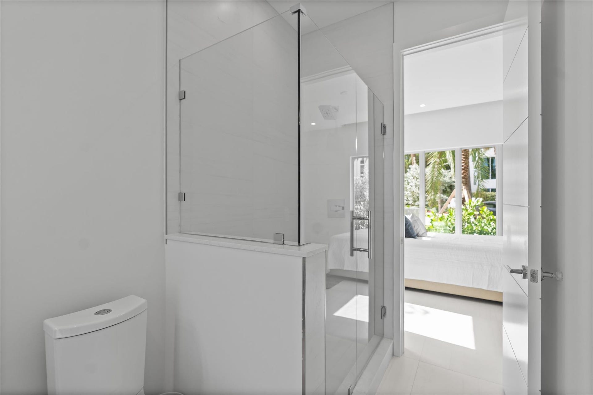 221 Shore Court, Lauderdale By The Sea, FL 33308 1st Floor Ensuite