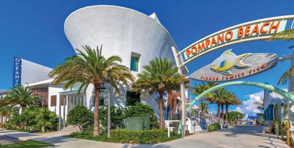 221 Shore Court, Lauderdale By The Sea, FL 33308 WALK TO LAUDERDALE BY THE SEA BEACH, STORES, RESTAURANTS, NIGHTLIFE, TRANSPORTATION, AND ONLY MINUTES TO FORT LAUDERDALE, POMPANO BEACH ATTRACTIONS AND MORE!