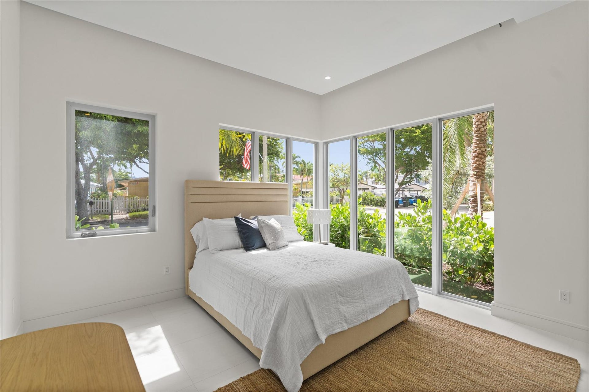 221 Shore Court, Lauderdale By The Sea, FL 33308 1st Floor Ensuite