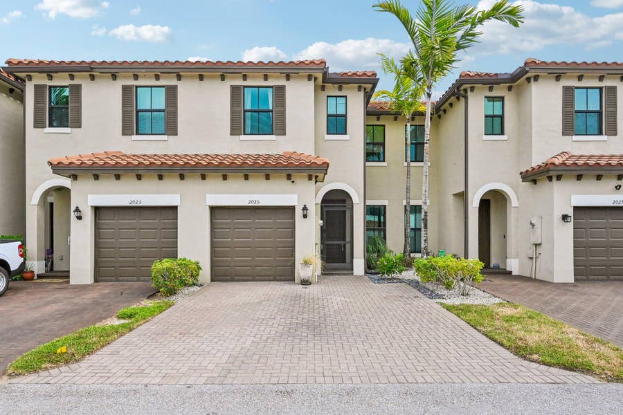 Property photo for 2025 OYSTERWOOD Lane, Riviera Beach, FL