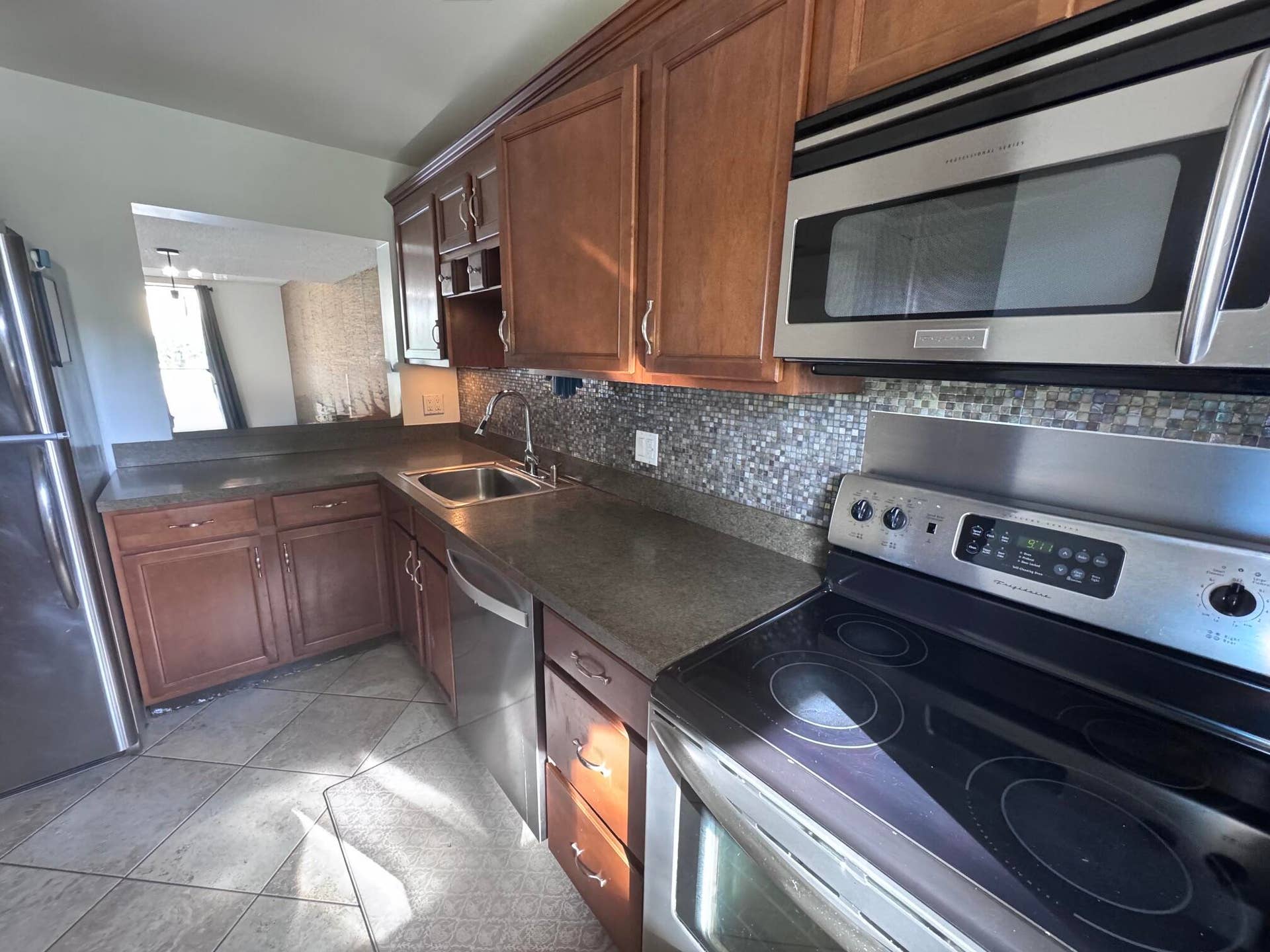 2820 TENNIS CLUB Drive, #206, West Palm Beach, FL 33417 IMG_4003