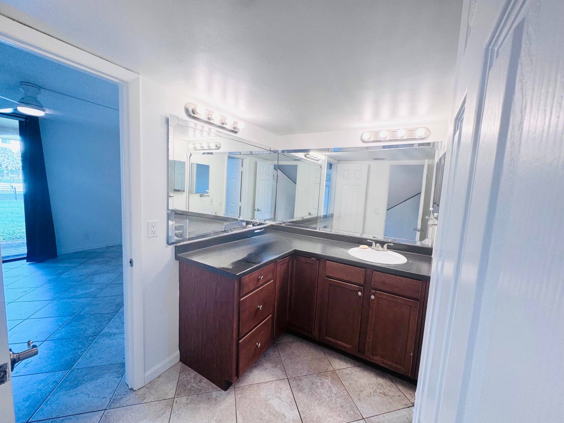 2820 TENNIS CLUB Drive, #206, West Palm Beach, FL 33417 IMG_3991