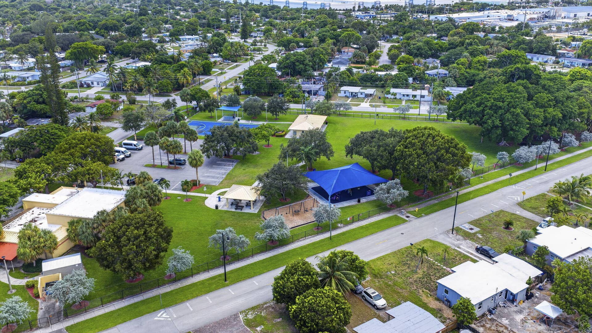 1633 NE 51st Court, Pompano Beach, FL 33064 47-web-or-mls-DJI_20260827015620_0385_D