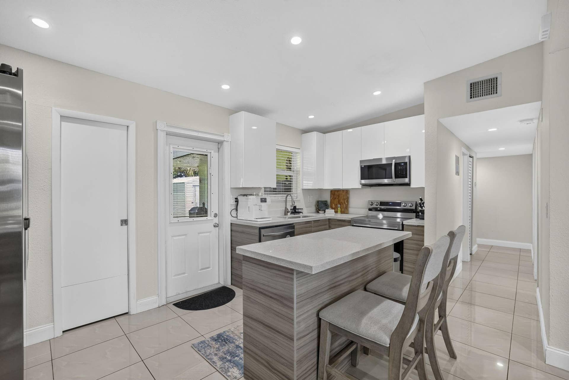 1633 NE 51st Court, Pompano Beach, FL 33064 11-web-or-mls-8I8A9879