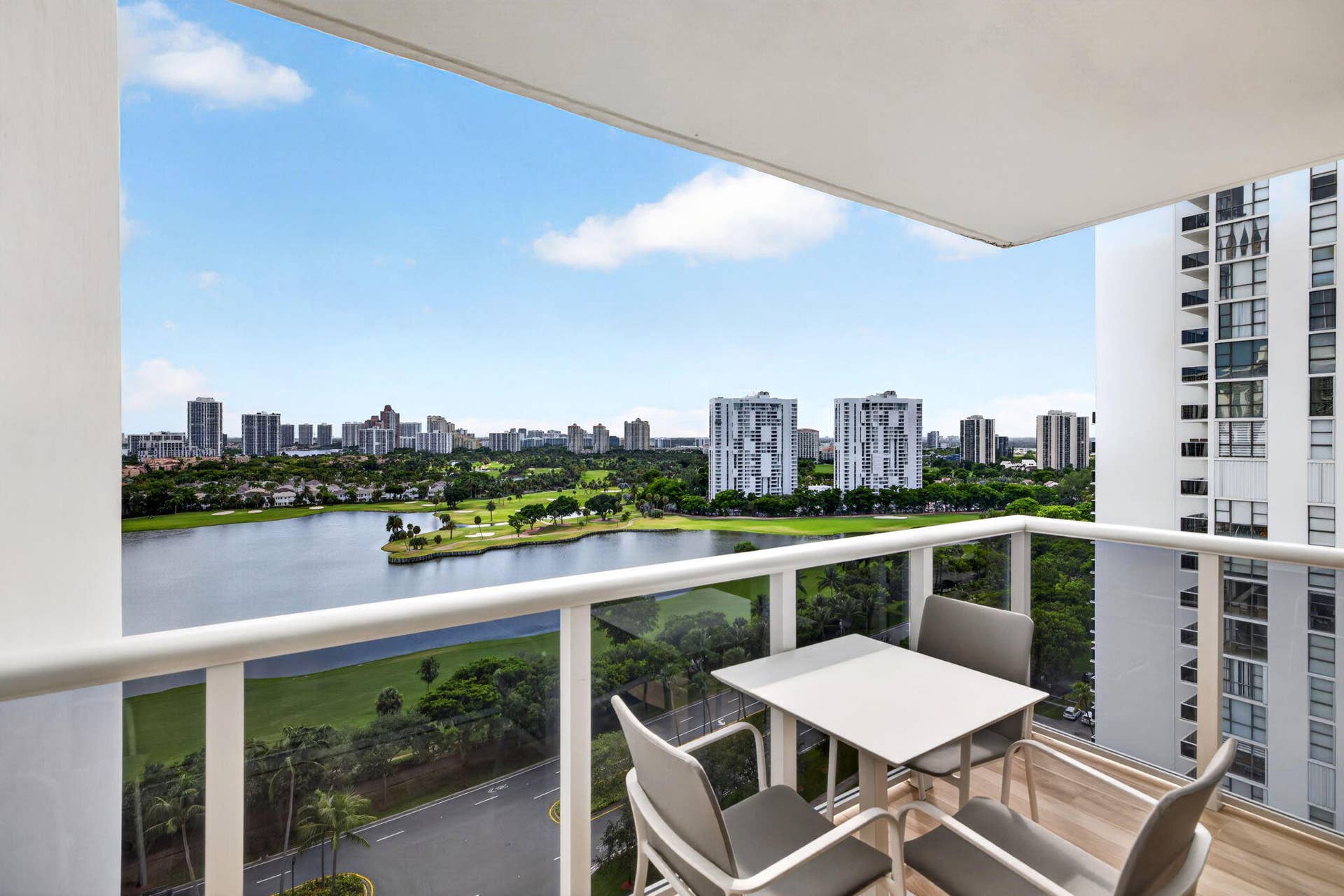 3675 N COUNTRY CLUB Drive, #1909, Aventura, FL 33180 31-web-or-mls-b699A0074