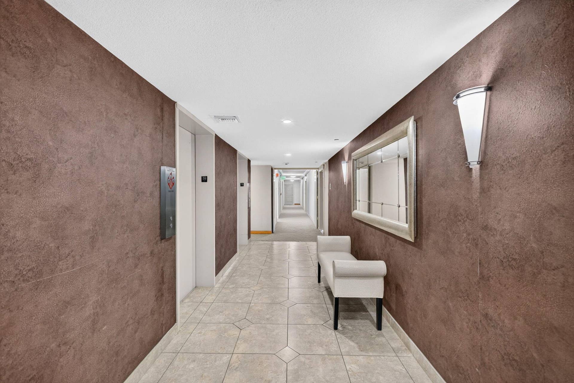 3675 N COUNTRY CLUB Drive, #1909, Aventura, FL 33180 3675 1909 - Main Lobby