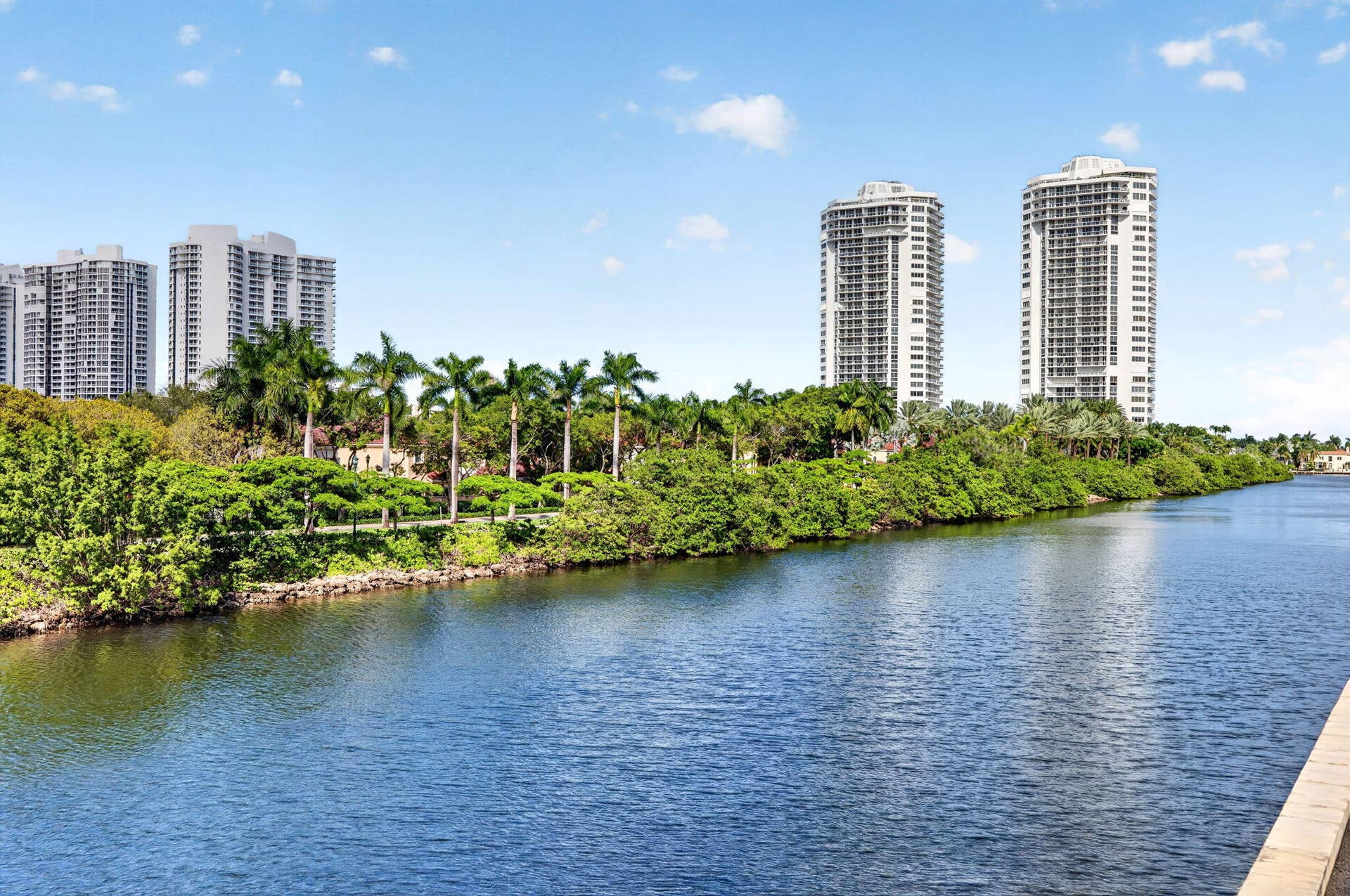3675 N COUNTRY CLUB Drive, #1909, Aventura, FL 33180 67-web-or-mls-b699A0369