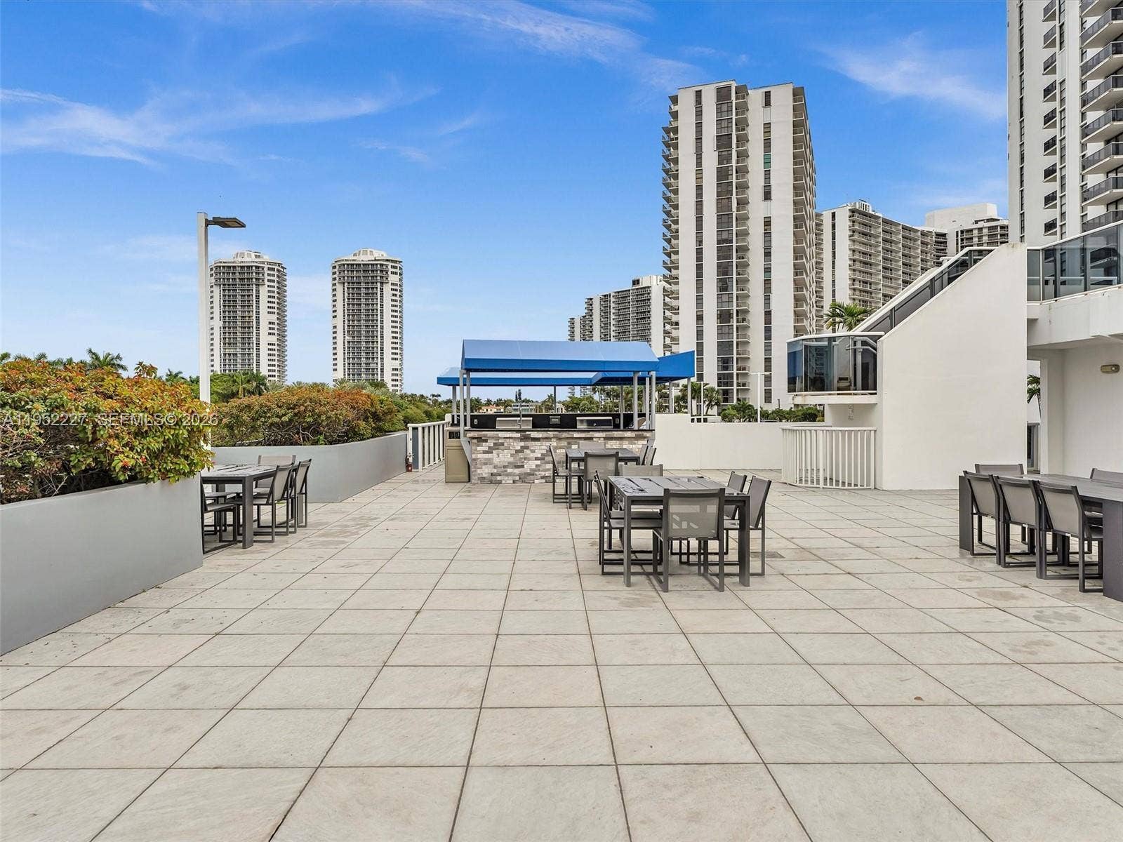 3675 N COUNTRY CLUB Drive, #1909, Aventura, FL 33180 El Dorado BBQ Deck