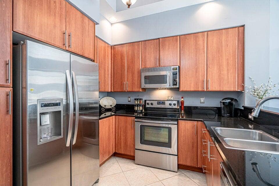 801 S Olive Avenue, #418, West Palm Beach, FL 33401 Kitchen