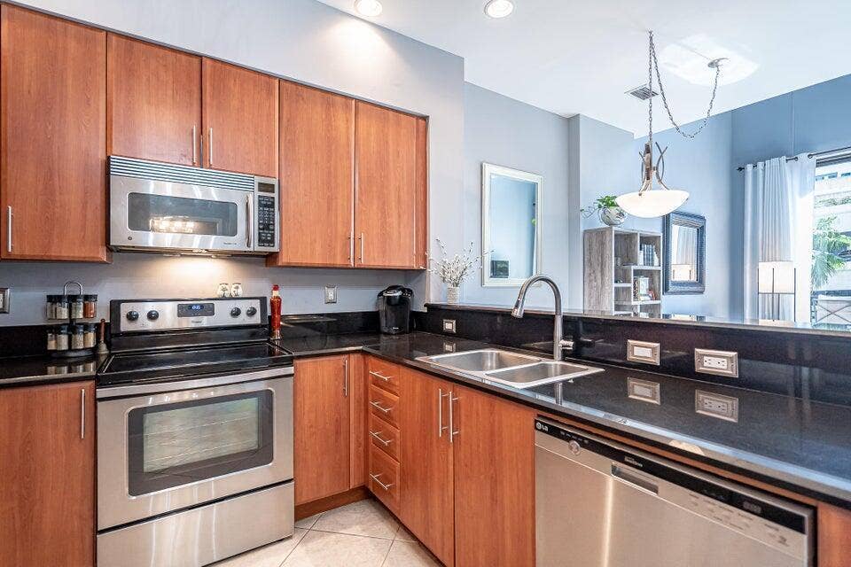 801 S Olive Avenue, #418, West Palm Beach, FL 33401 Kitchen