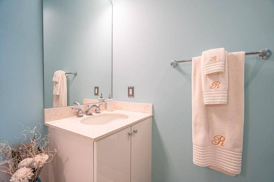 801 S Olive Avenue, #418, West Palm Beach, FL 33401 2 sinks