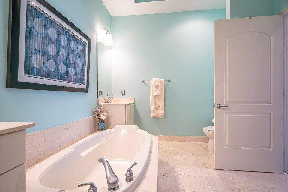 801 S Olive Avenue, #418, West Palm Beach, FL 33401 2 sinks