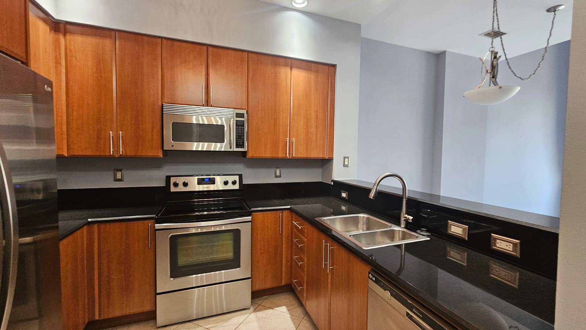 801 S Olive Avenue, #418, West Palm Beach, FL 33401 Kitchen