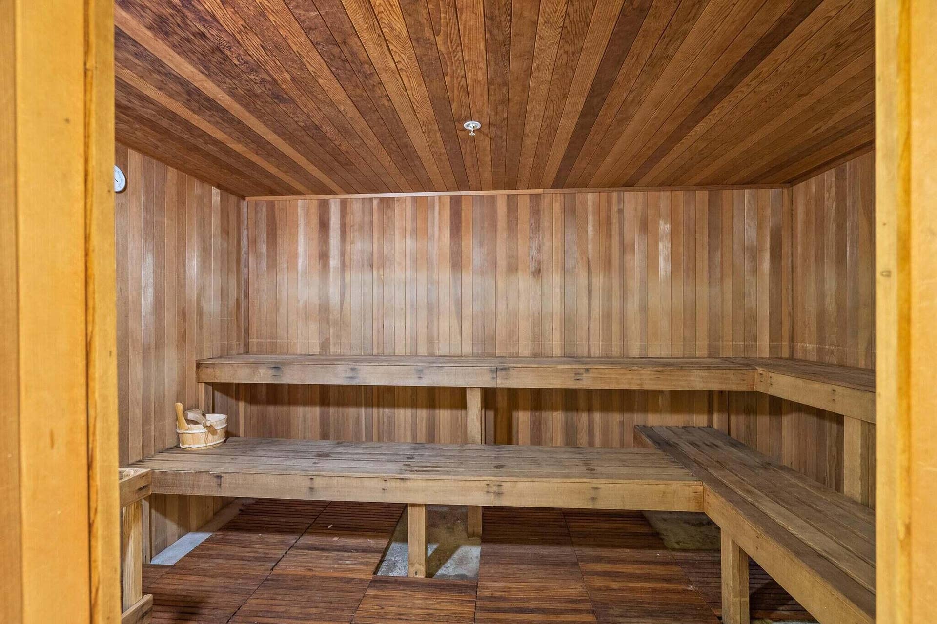 801 S Olive Avenue, #418, West Palm Beach, FL 33401 sauna
