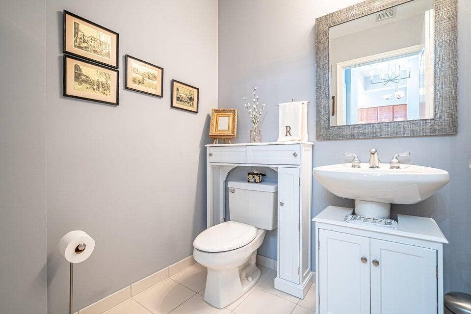801 S Olive Avenue, #418, West Palm Beach, FL 33401 half bath down stairs