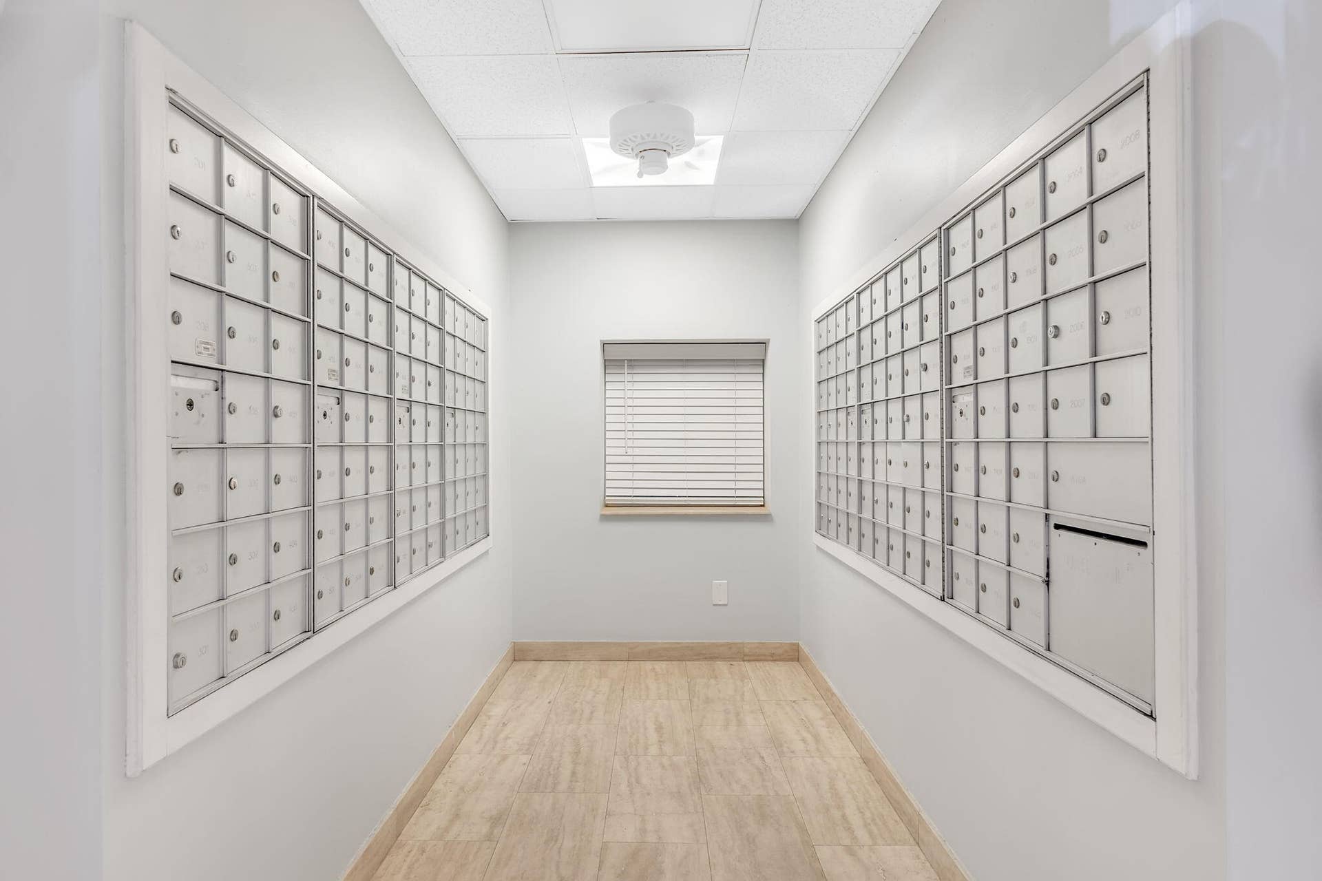 750 N OCEAN Boulevard, #1502, Pompano Beach, FL 33062 Mail room