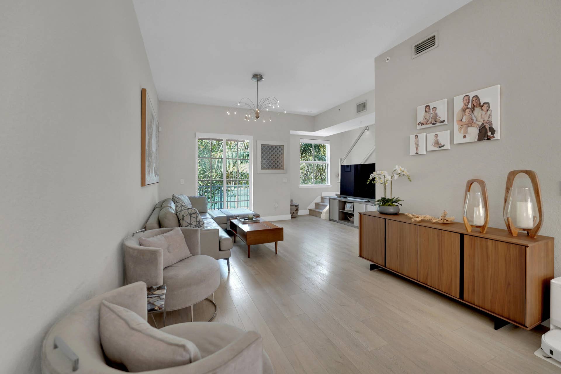 502 NE 7th Avenue, #Unit 1, Fort Lauderdale, FL 33301 Living room