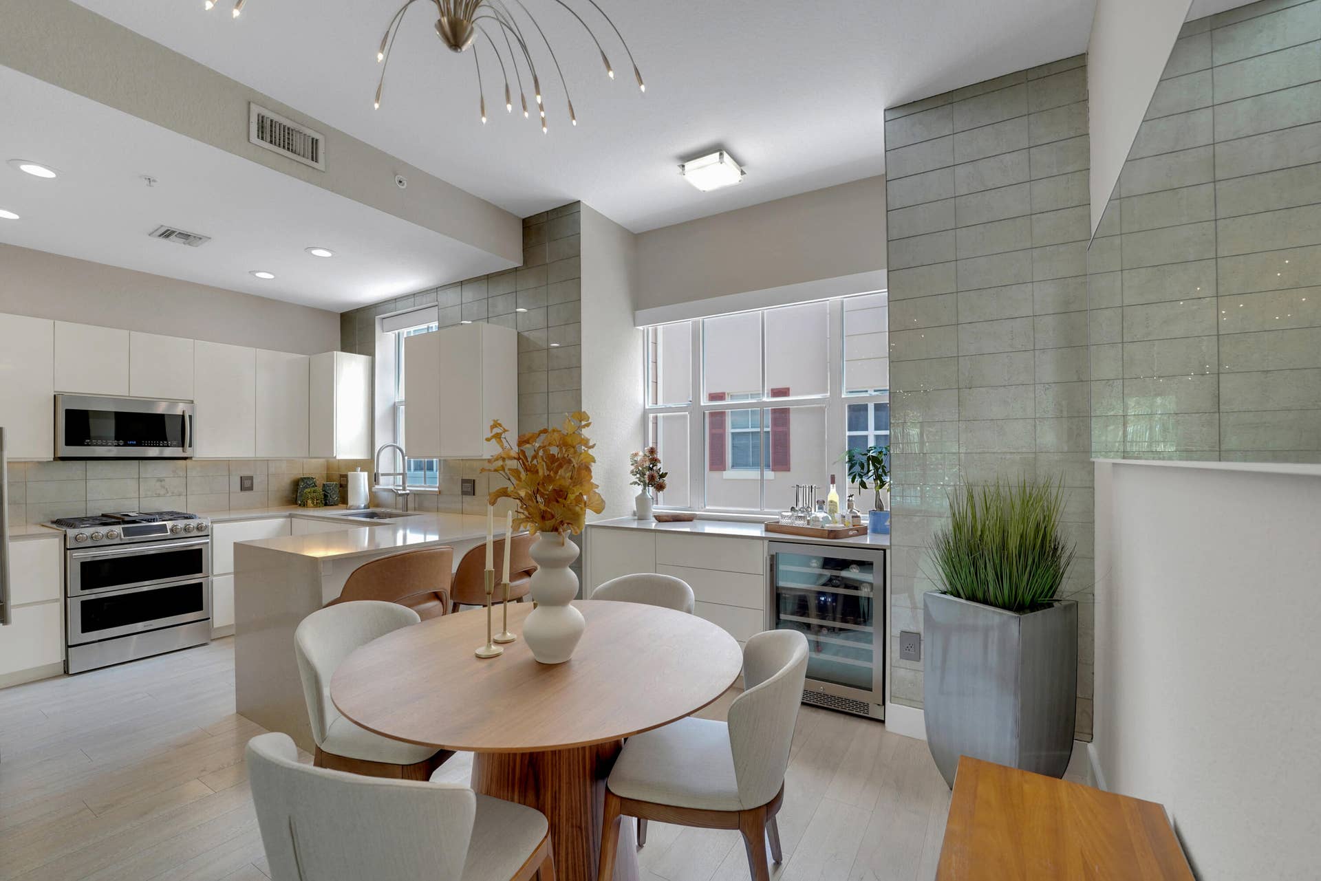 502 NE 7th Avenue, #Unit 1, Fort Lauderdale, FL 33301 Kitchen/dining