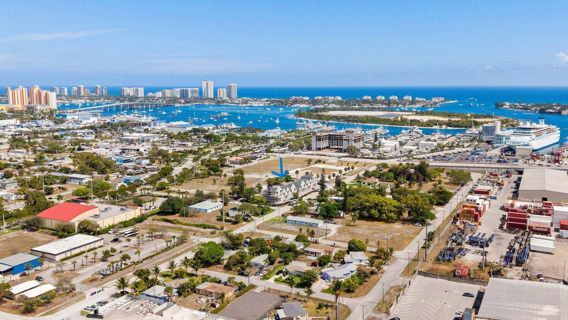 Villa L'onz aerial view of Marina