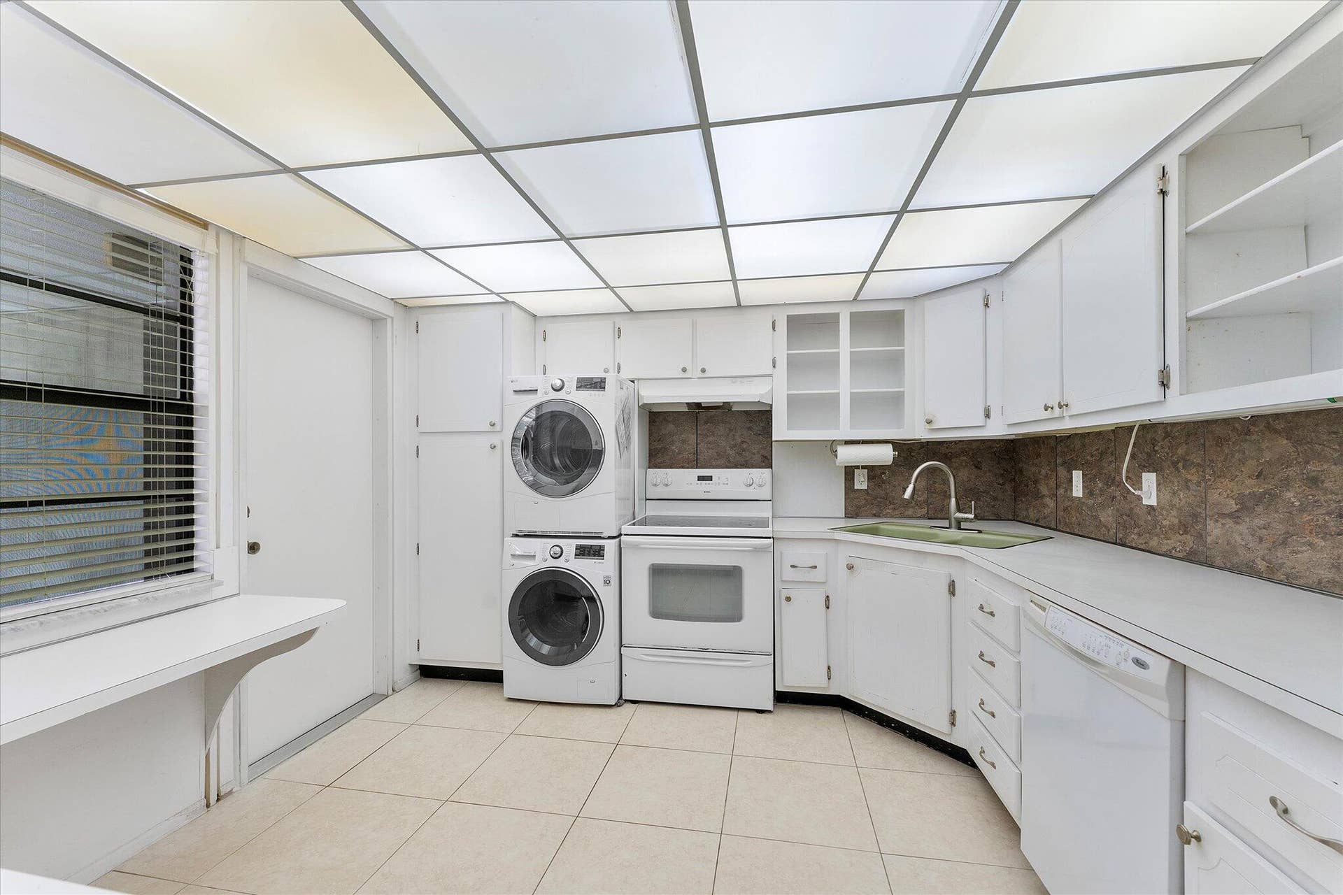 501 SW 11th Place, #418, Boca Raton, FL 33432 Kitchen Laundry