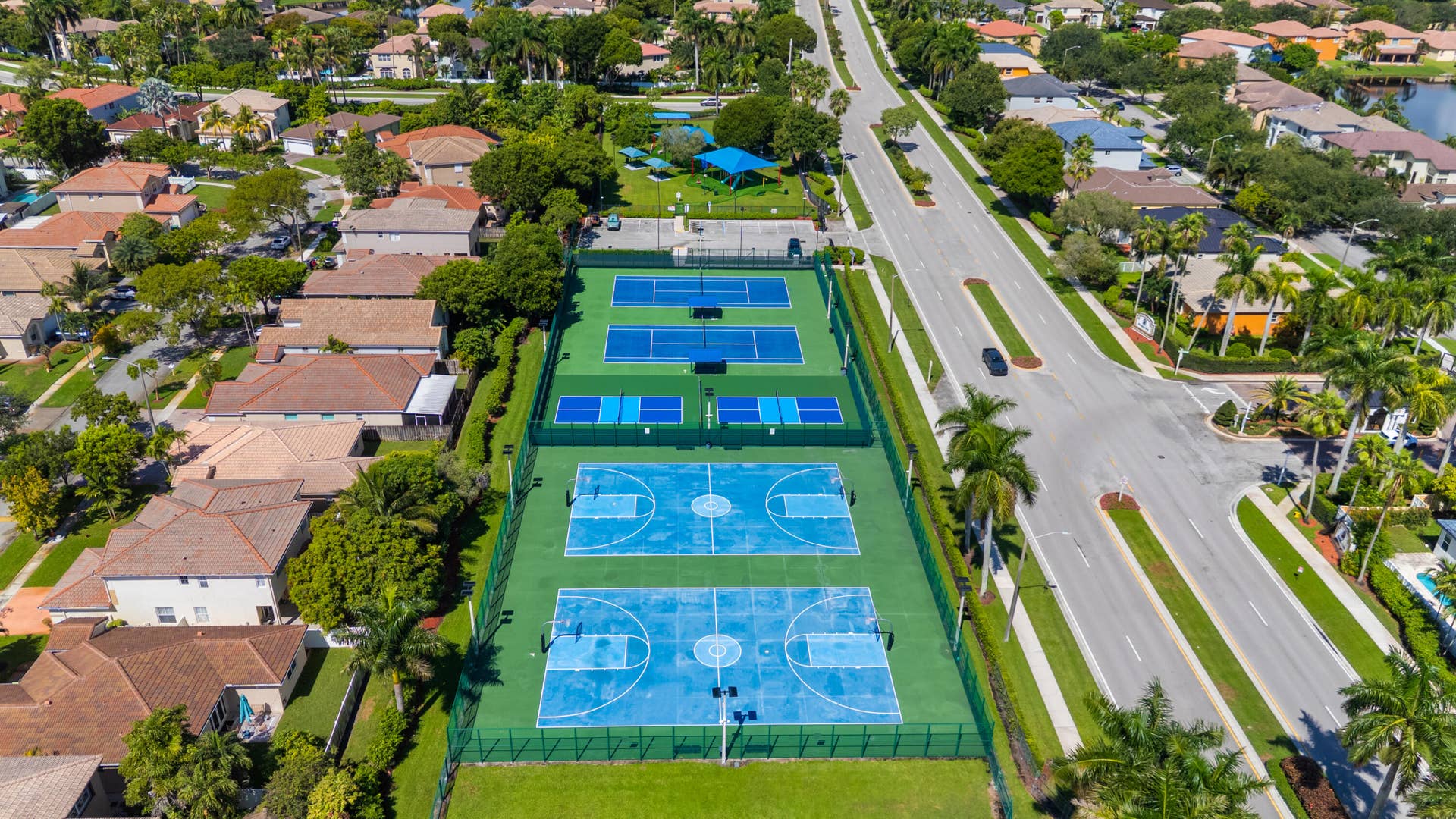2311 SW 125th Avenue, Miramar, FL 33027 Community tennis, pickleball and baskeball courts