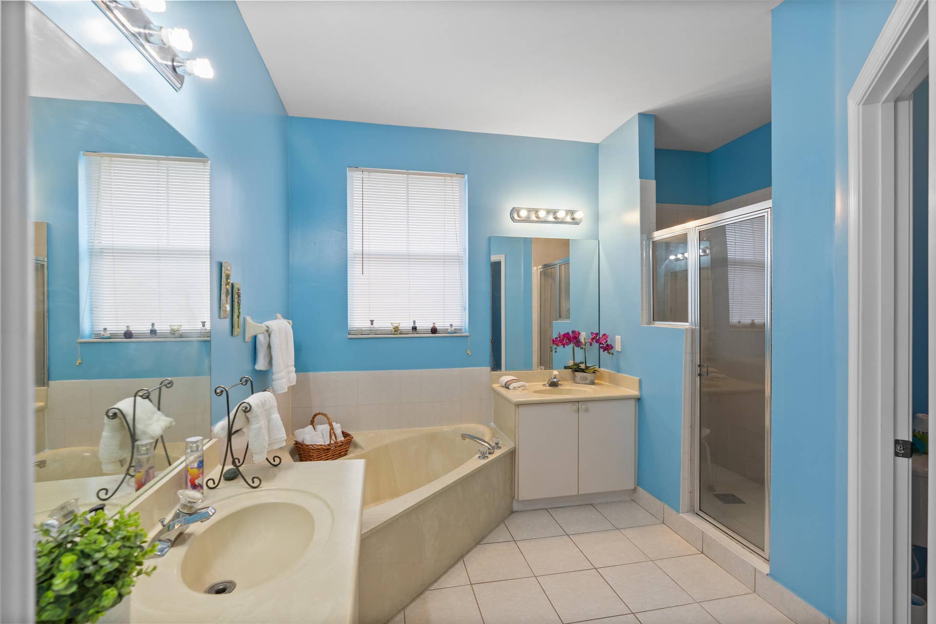 2311 SW 125th Avenue, Miramar, FL 33027 Separate Tub & Shower and Water Closet.