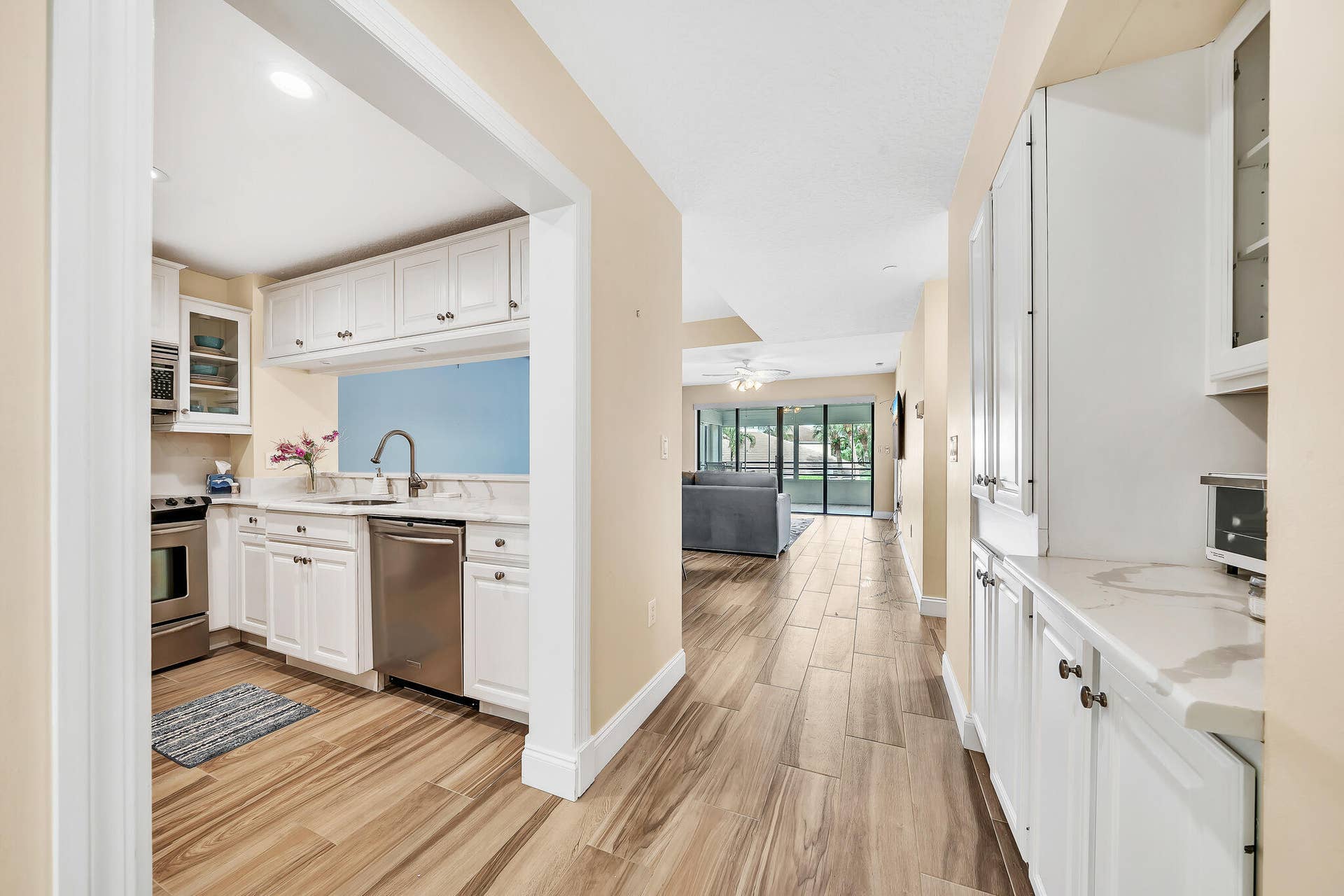 827 OAK HARBOUR Drive, Juno Beach, FL 33408 3 Entrance