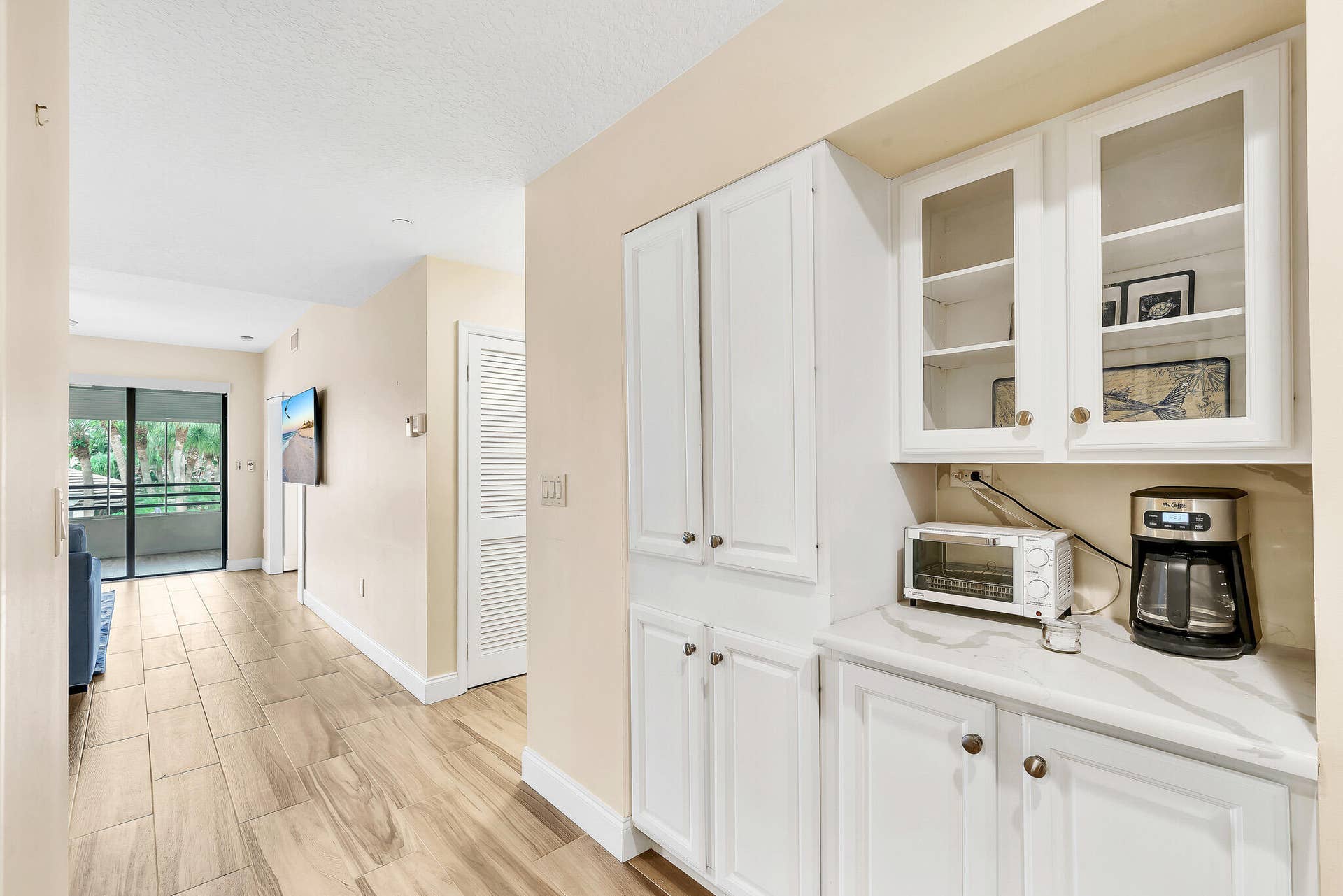 827 OAK HARBOUR Drive, Juno Beach, FL 33408 5 Foyer