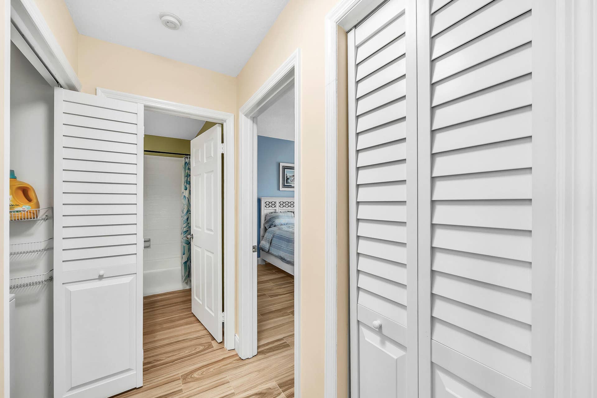 827 OAK HARBOUR Drive, Juno Beach, FL 33408 14 Guest Area