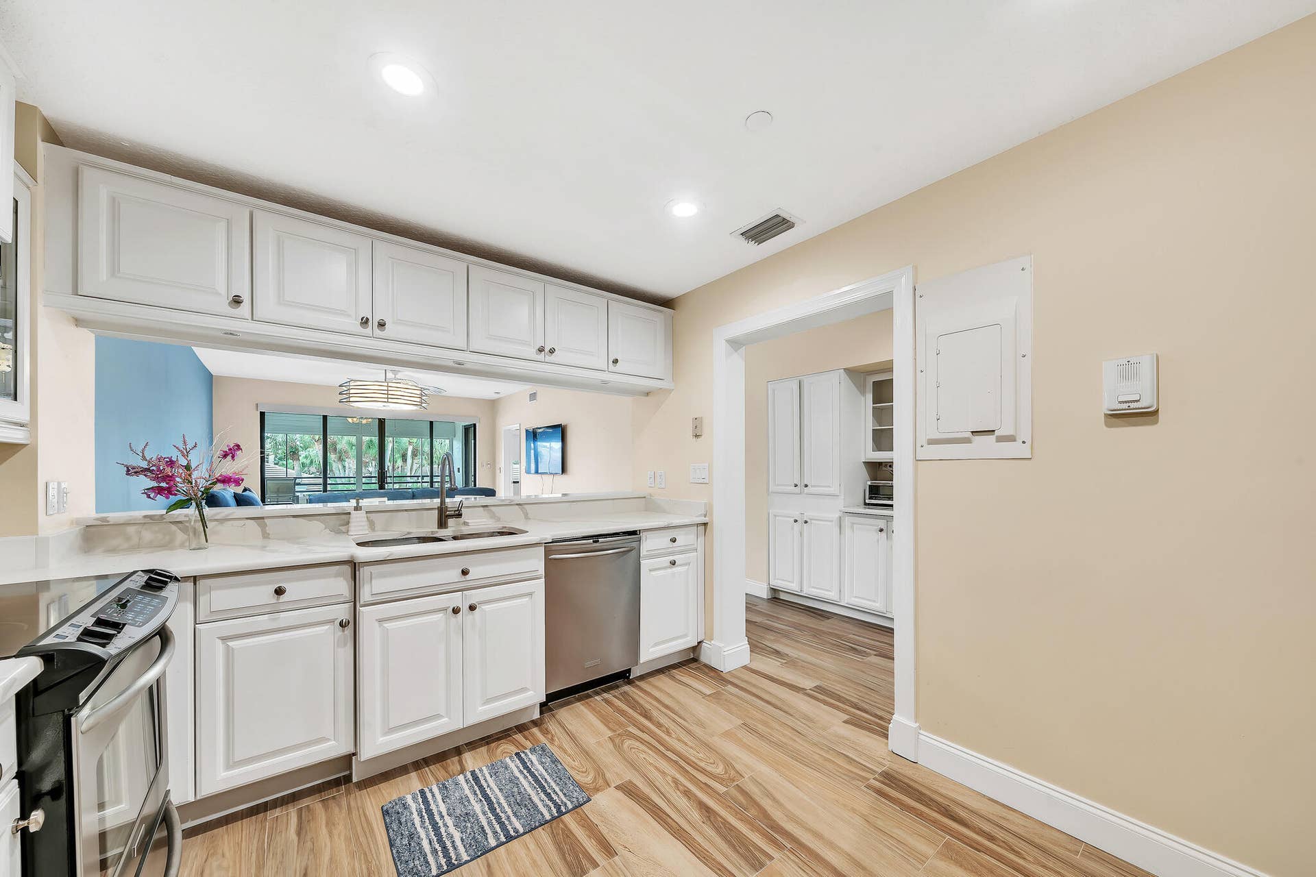827 OAK HARBOUR Drive, Juno Beach, FL 33408 4 Kitchen (5)