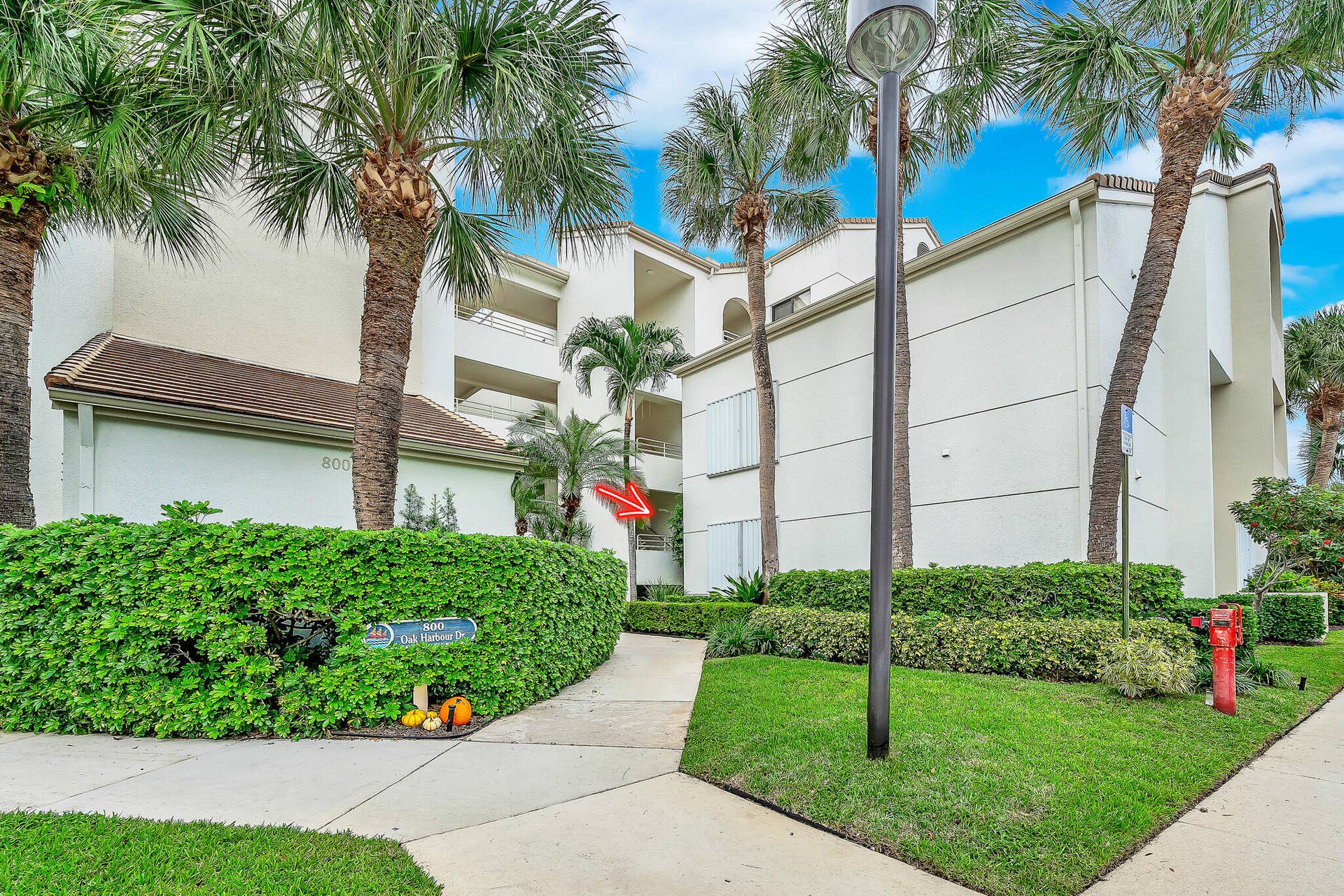 827 OAK HARBOUR Drive, Juno Beach, FL 33408 1 Exterior Front