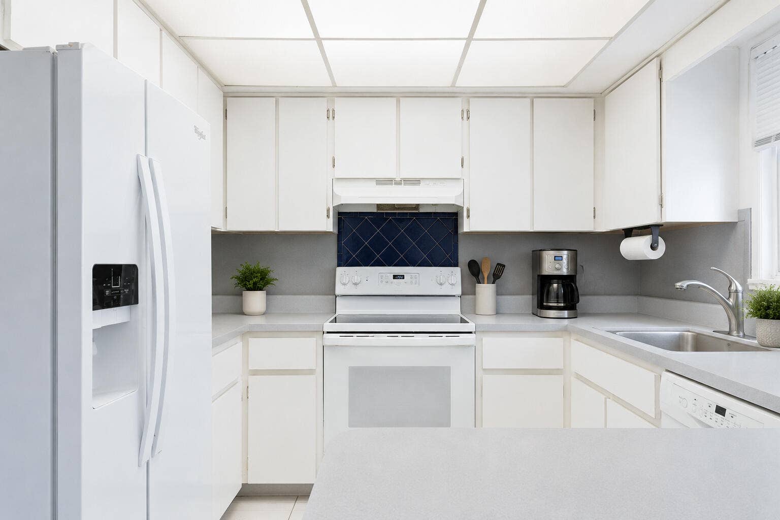 VIRTUAL STAGED KITCHEN