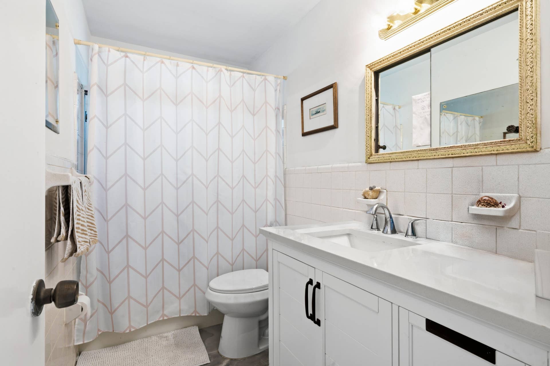 VIRTUAL STAGED GUEST BATH