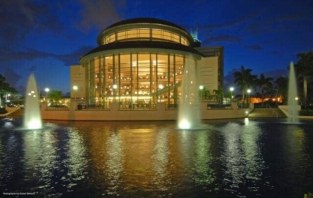 KRAVIS CENTER