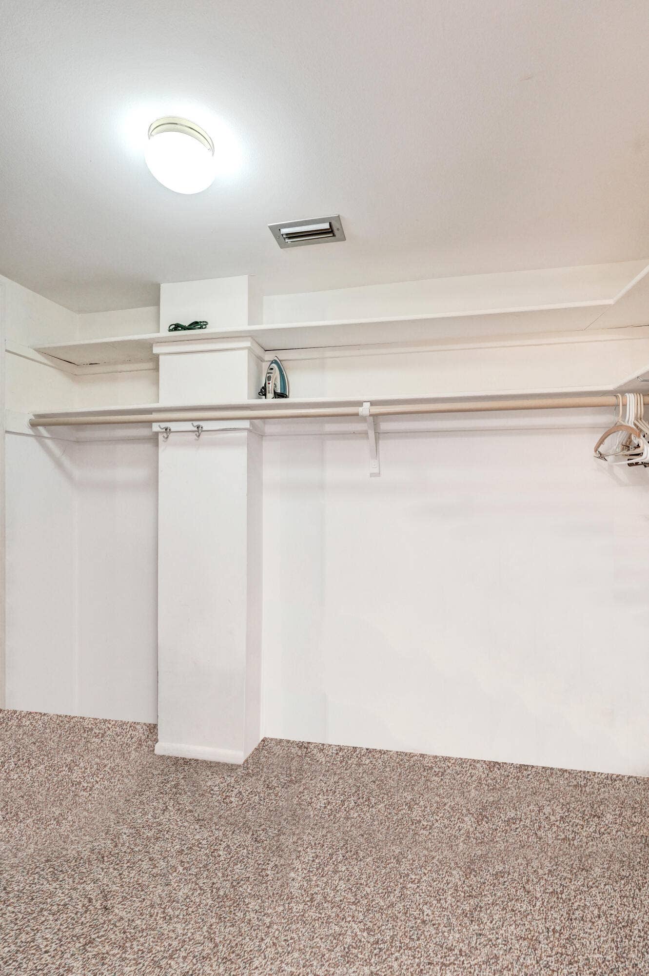 308 GOLFVIEW Road, #406, North Palm Beach, FL 33408 Master Closet