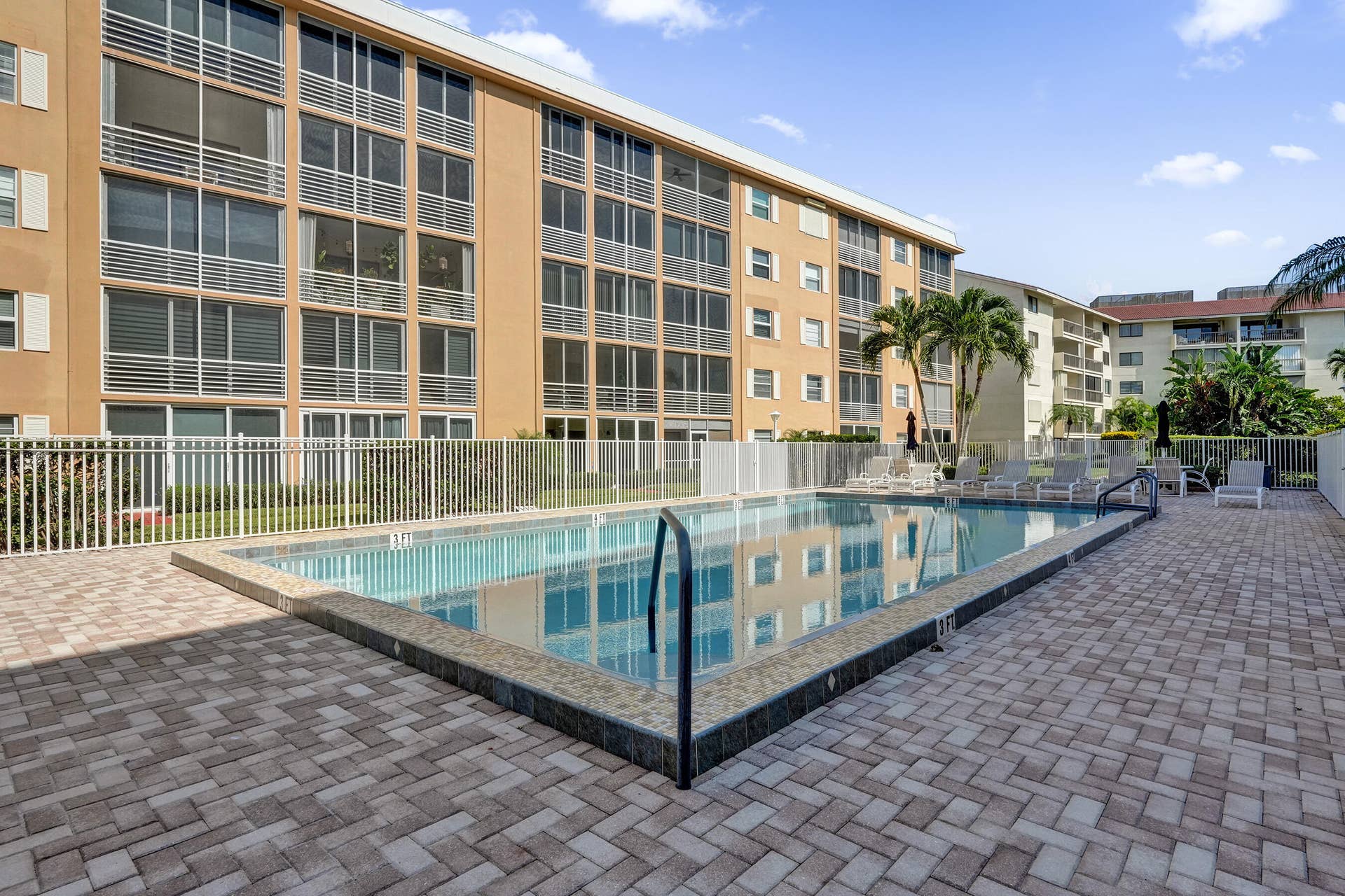 308 GOLFVIEW Road, #406, North Palm Beach, FL 33408 DSC02161