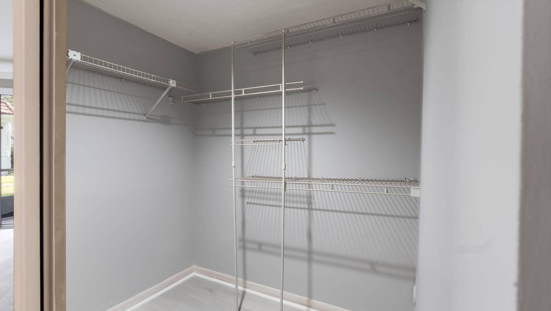 Wal in Closet