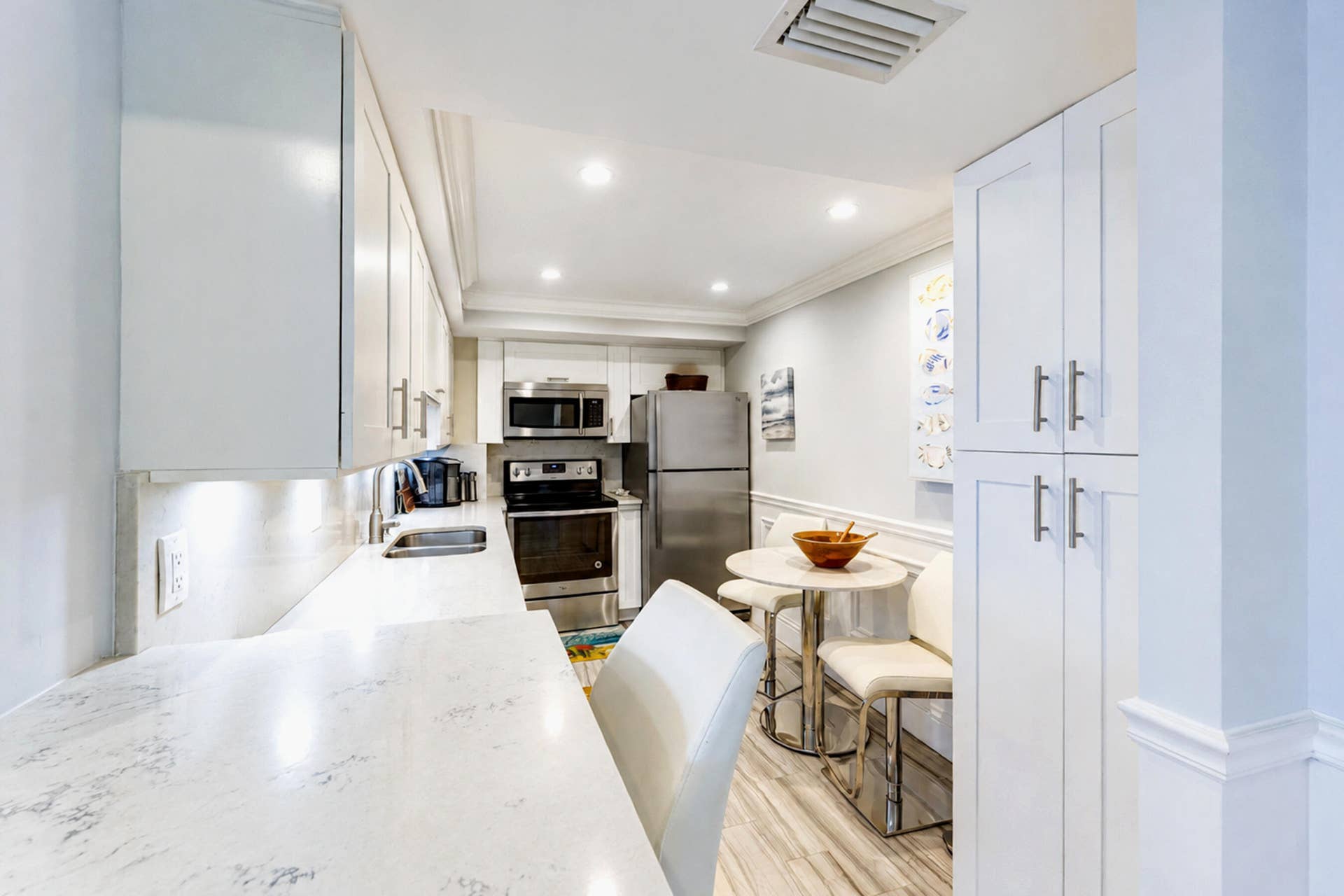 Counter and in Kitchen seating