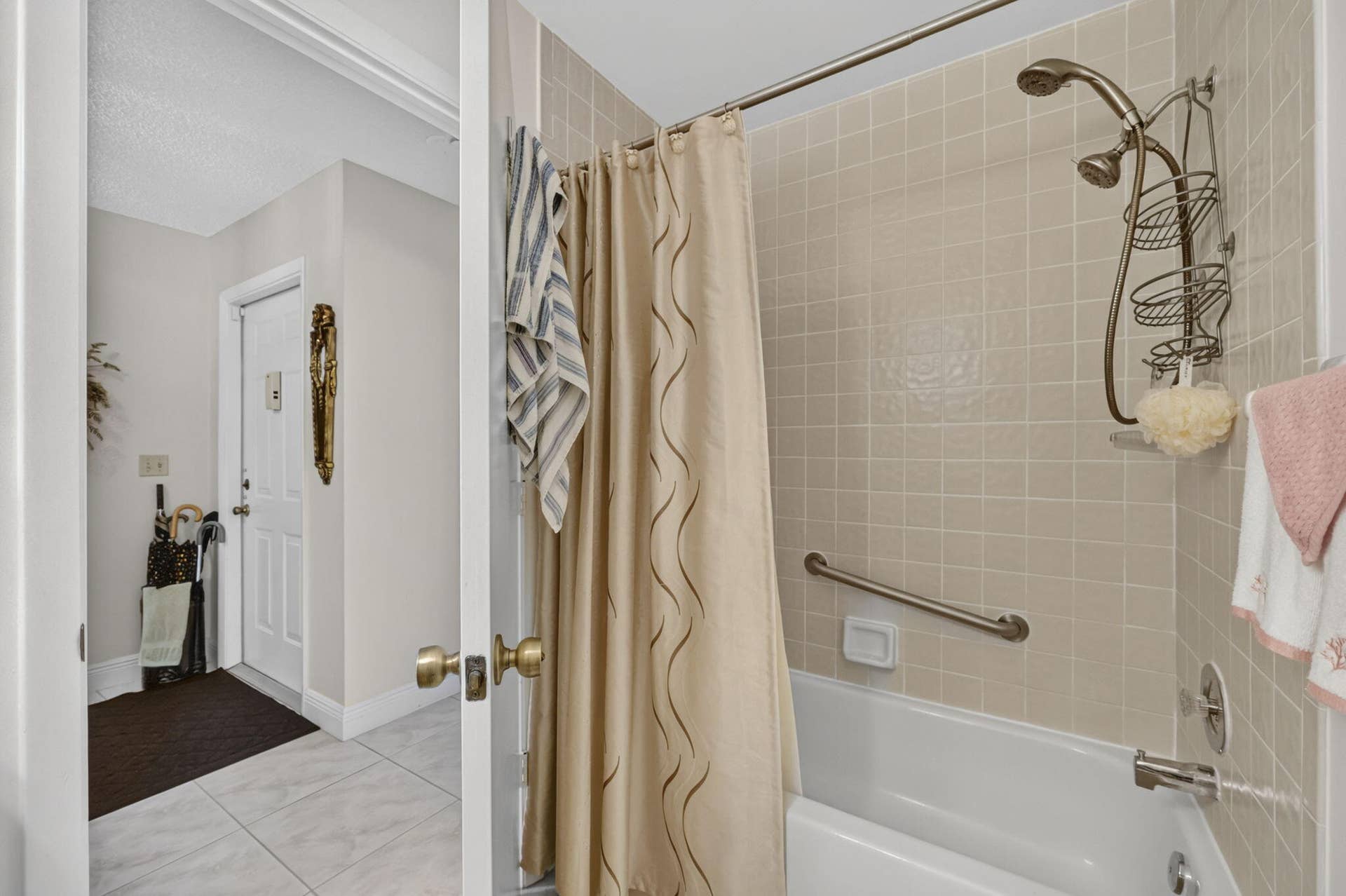 2641 Gately Drive W, #1301, West Palm Beach, FL 33415 32-web-or-mls-031_BS1A6503