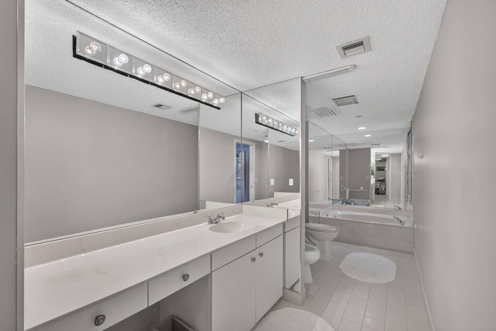 4100 N OCEAN Drive, #1904, Singer Island, FL 33404 Her Bath