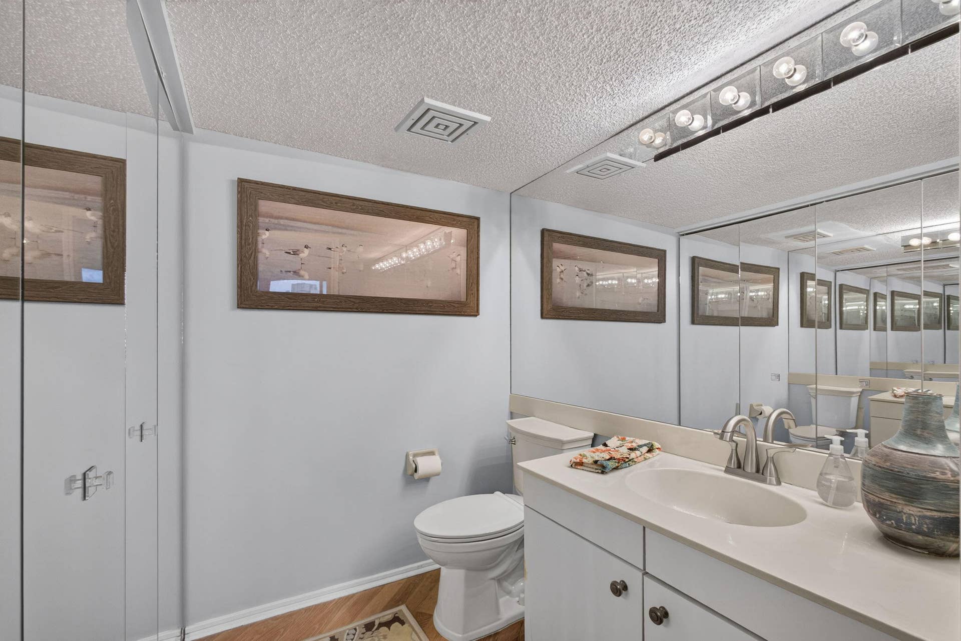 4100 N OCEAN Drive, #1904, Singer Island, FL 33404 Powder Room