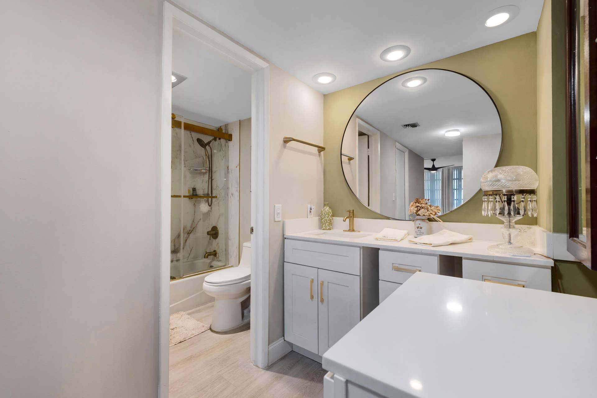 3960 Oaks Clubhouse Drive, #504, Pompano Beach, FL 33069 MASTER BATH