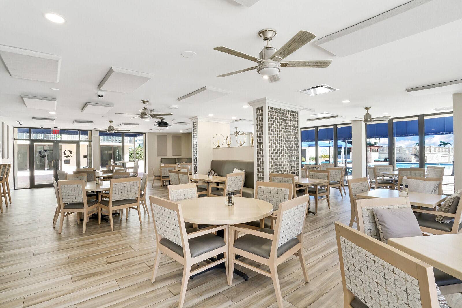 The Q Oceanview Grille gives Martinique 2 residents the uncommon convenience of a private on-site restaurant just steps from home.