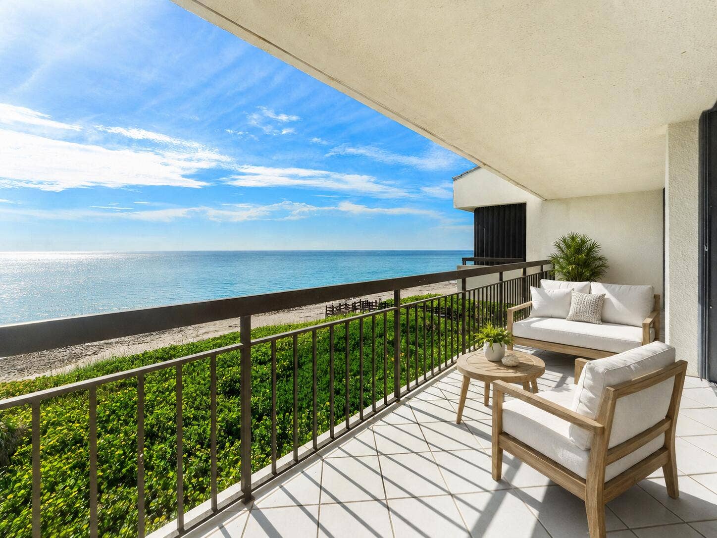 Front-row Oceanfront living: the expansive covered oceanfront terrace places the beach and open ocean directly in front of Penthouse 401.