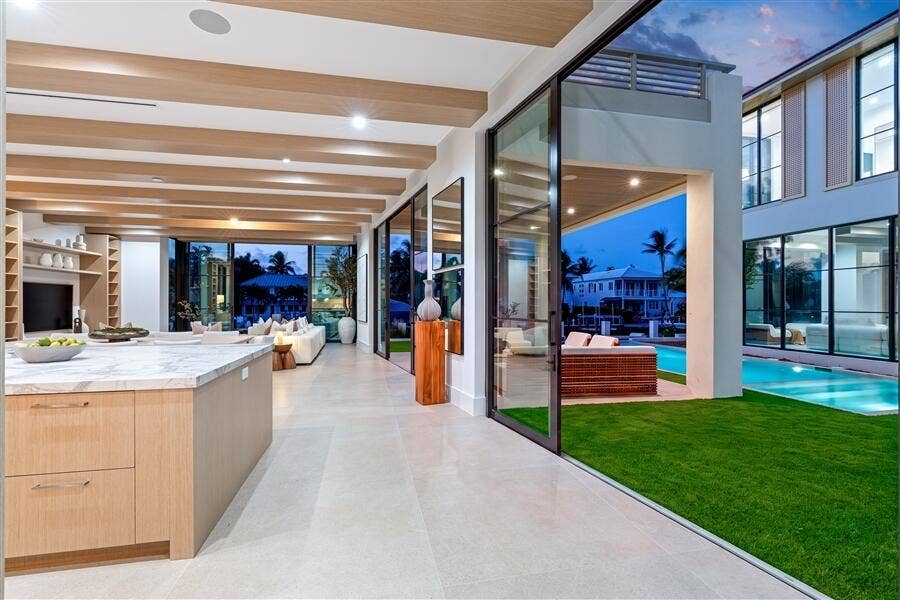 dash_LIVING_ROOM_TO_POOL_SUNSET