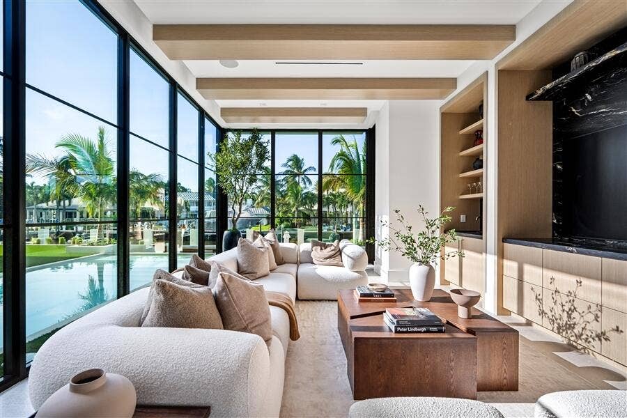 dash_FAMILY_ROOM_STRAIGHT